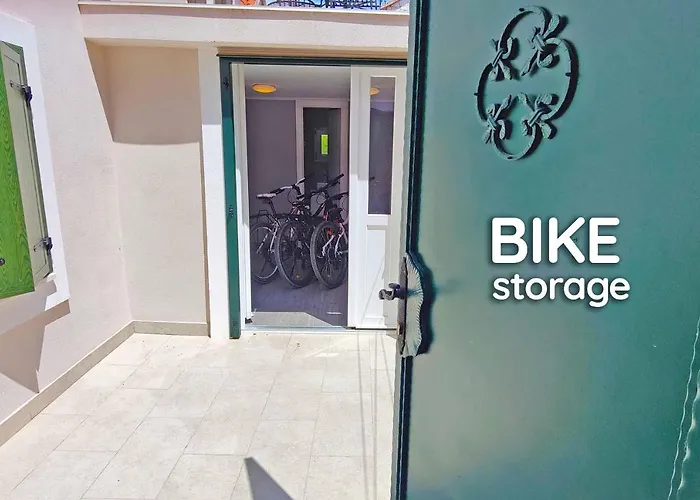 Zlatin Dvor - Apartments For 3, Terrace, Trogir Center, Beach At 5-Min, Bike Friendly
