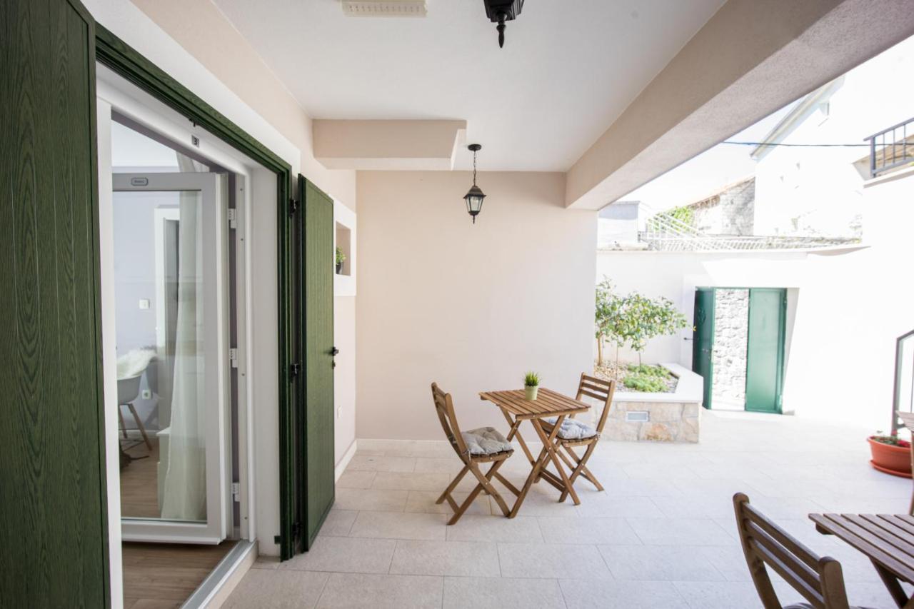 Zlatin Dvor - For 3, Terrace, Center, At 5-min, Bike Friendly Apartment Trogir