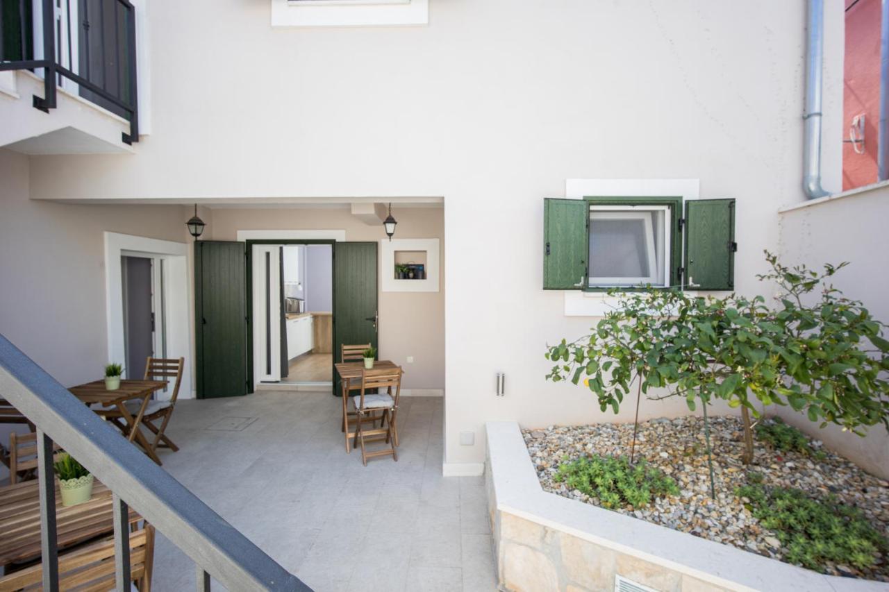 Apartment Zlatin Dvor - For 3, Terrace, Center, At 5-min, Bike Friendly