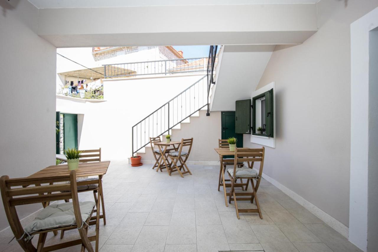 Zlatin Dvor - For 3, Terrace, Center, At 5-min, Bike Friendly Apartament *