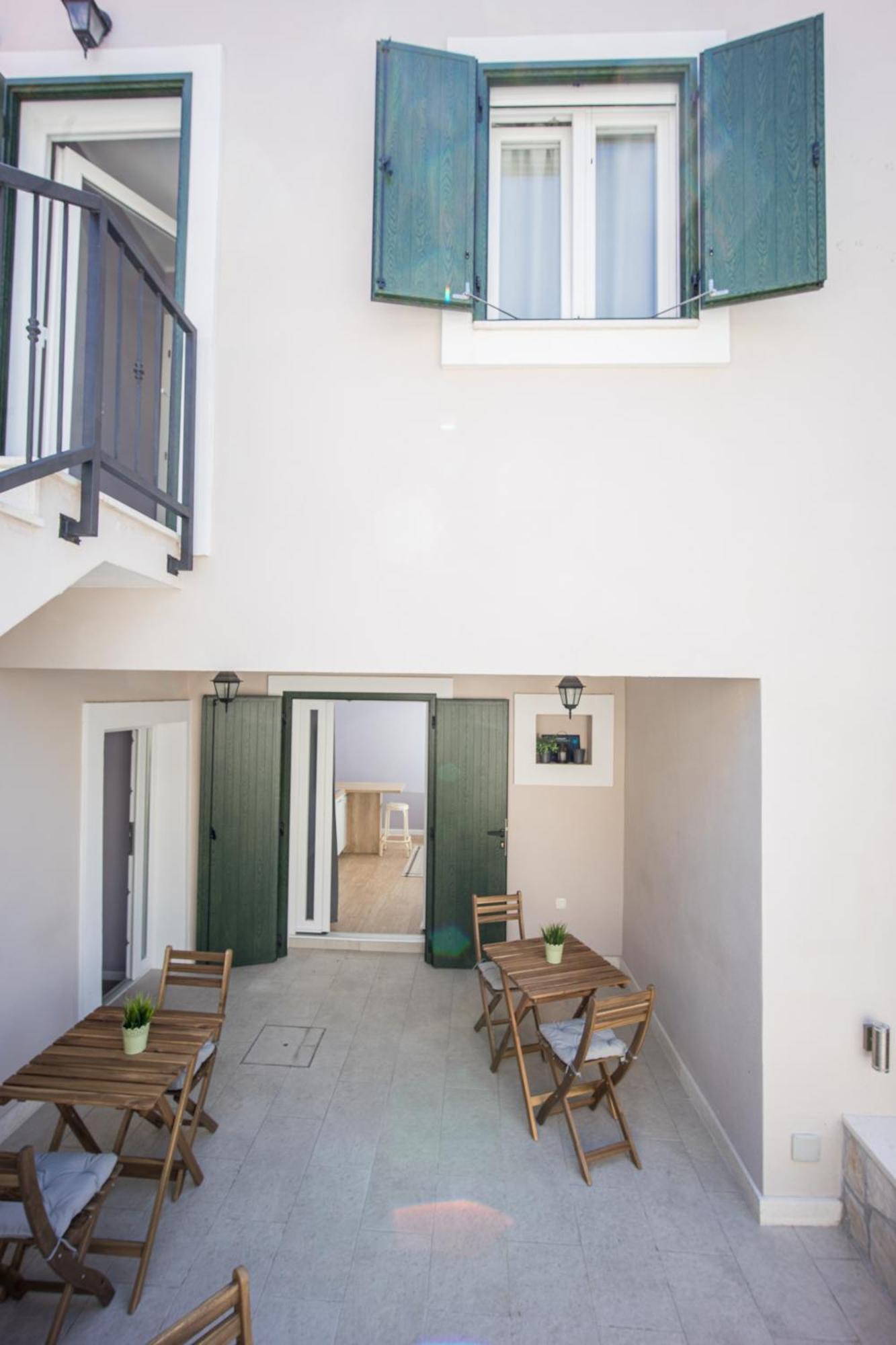 Zlatin Dvor - For 3, Terrace, Center, At 5-min, Bike Friendly Apartment Trogir