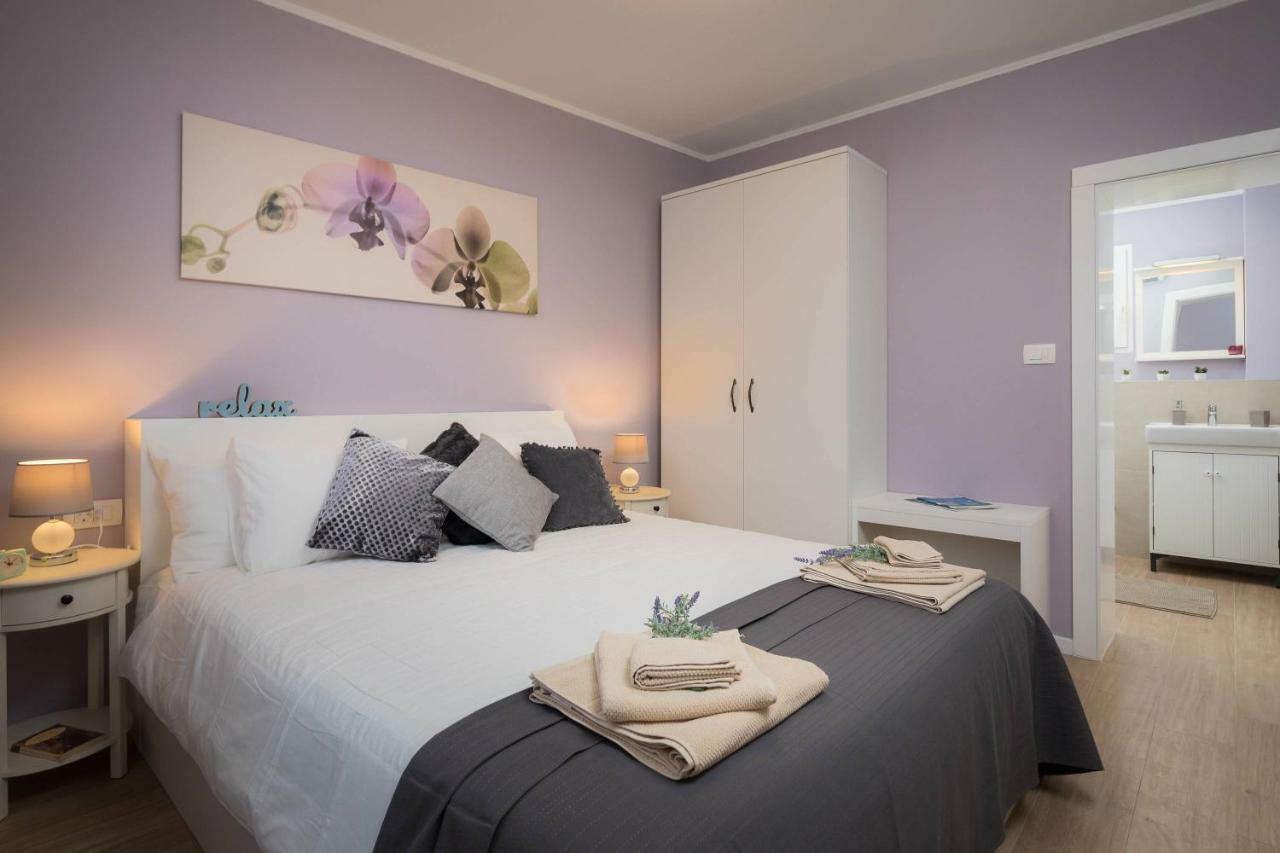 Apartment Zlatin Dvor - For 3, Terrace, Center, At 5-min, Bike Friendly