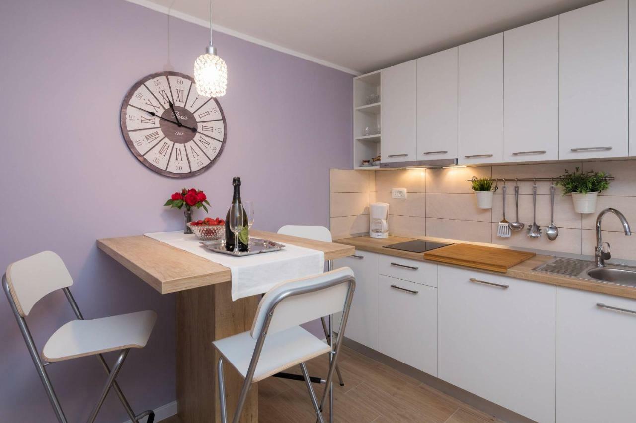Apartment Zlatin Dvor - For 3, Terrace, Center, At 5-min, Bike Friendly *