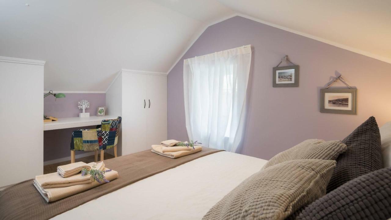 Zlatin Dvor - For 3, Terrace, Center, At 5-min, Bike Friendly Apartment
