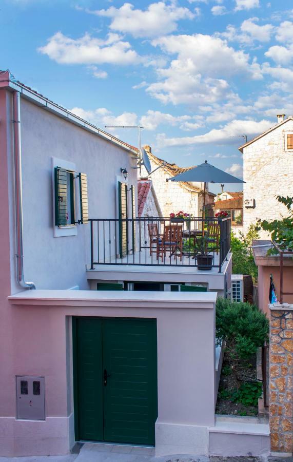 Apartment Zlatin Dvor - For 3, Terrace, Center, At 5-min, Bike Friendly Trogir