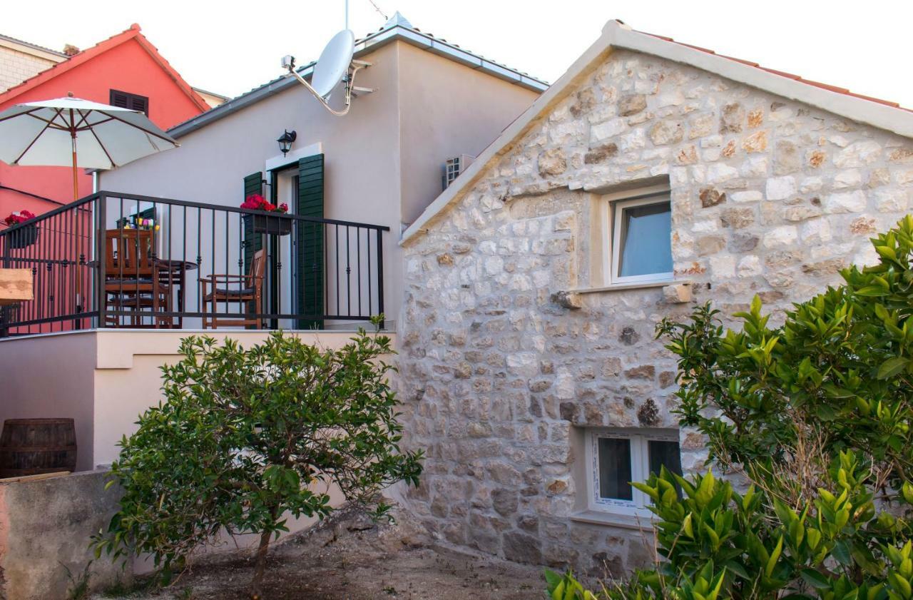 Zlatin Dvor - For 3, Terrace, Center, At 5-min, Bike Friendly Apartment