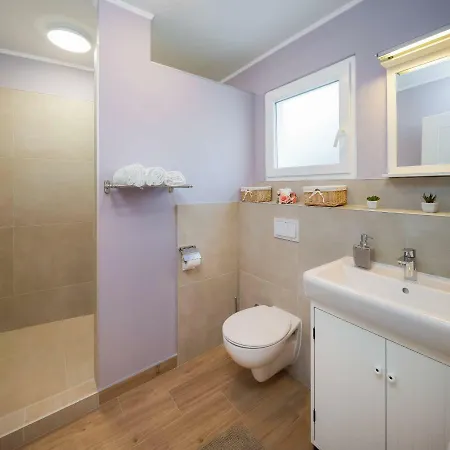 Zlatin Dvor - Apartments For 3, Terrace, Trogir Center, Beach At 5-Min, Bike Friendly Exterior foto