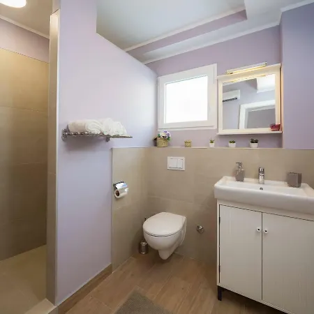 Zlatin Dvor - Apartments For 3, Terrace, Trogir Center, Beach At 5-Min, Bike Friendly Exterior foto