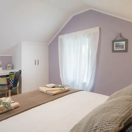 Zlatin Dvor - Apartments For 3, Terrace, Trogir Center, Beach At 5-Min, Bike Friendly Exterior foto