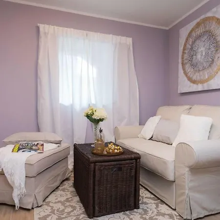 Zlatin Dvor - Apartments For 3, Terrace, Trogir Center, Beach At 5-Min, Bike Friendly Exterior foto