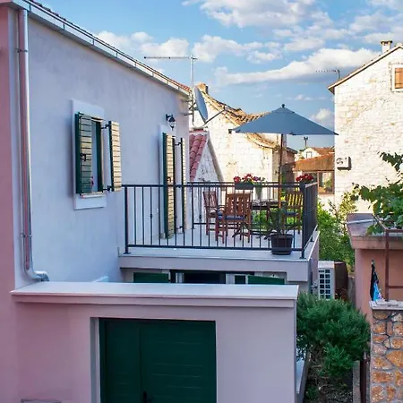 Zlatin Dvor - Apartments For 3, Terrace, Trogir Center, Beach At 5-Min, Bike Friendly Exterior foto